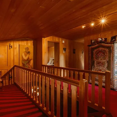 Дом отдыха Ski In Ski Out Authentic Lux Chalet On The Wispile