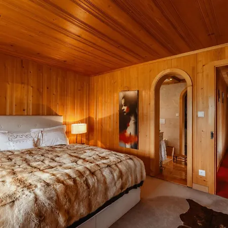 Дом отдыха Ski In Ski Out Authentic Lux Chalet On The Wispile