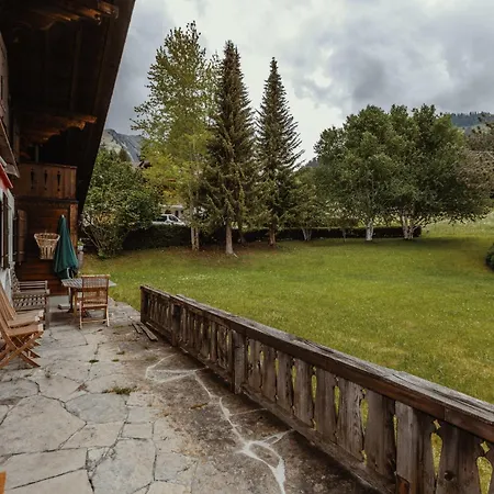 Дом отдыха Ski In Ski Out Authentic Lux Chalet On The Wispile Гштад